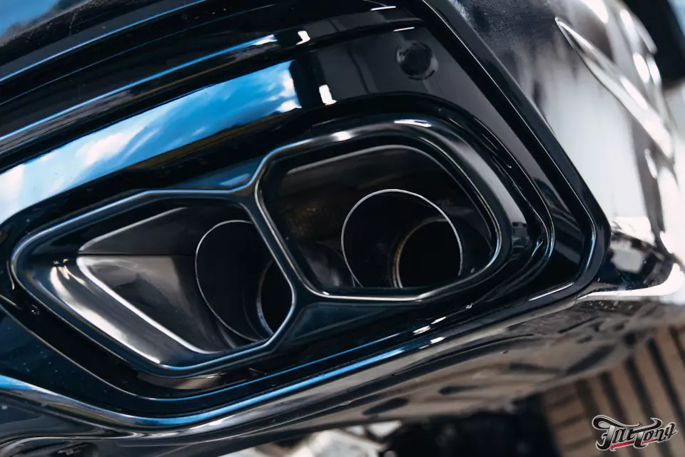 Выхлопная система с двумя режимами громкости для BMW X7